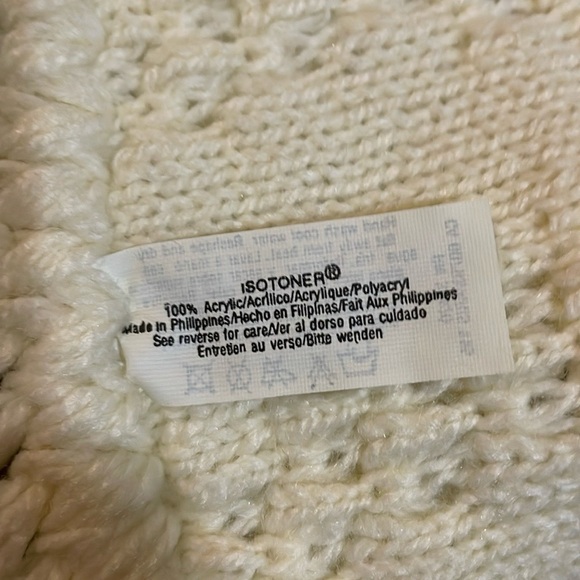 Women Isotoner Scarf - Picture 2 of 3